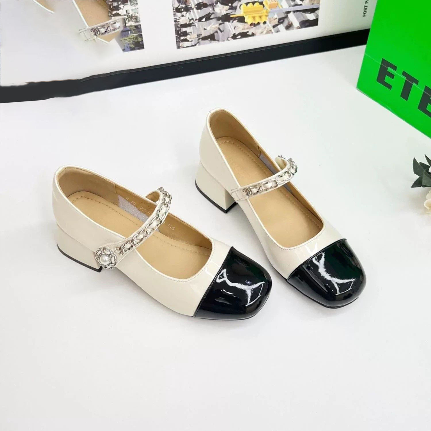 Hot Style Elegant Middle Heels with Thick Heel Small Leather Shoes Color-matching Single-layer Shoes French Pearl Mary Jane Women's Shoes 2024 Autumn New