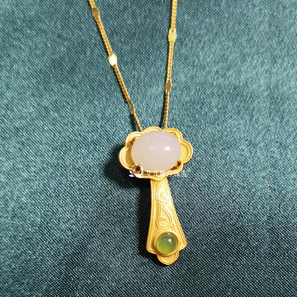 Picture of Elle Mosha Jewelry Retro Guofeng S925 Gold Plated Jade Ruyi Pendant Necklace Live Wholesale Supply