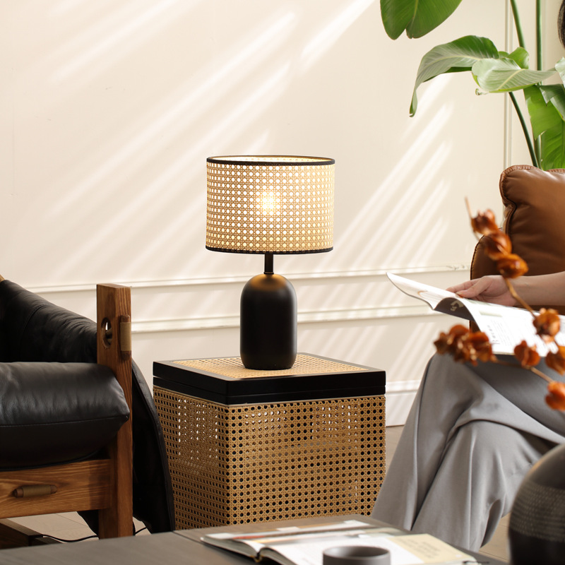 Chinese Style Quiet Style Rattan Table Lamp American Style Retro Middle Ancient Light Luxury Living Room New Chinese Style Decorative Bedroom Bedside Lamp