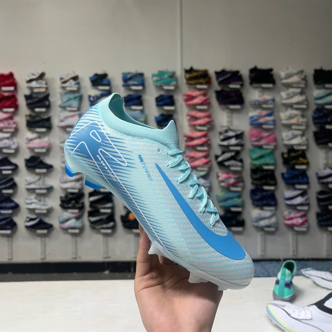 New cross-border European Cup Messi thorn 16 football shoes male students broken nails spike competition training sneaker