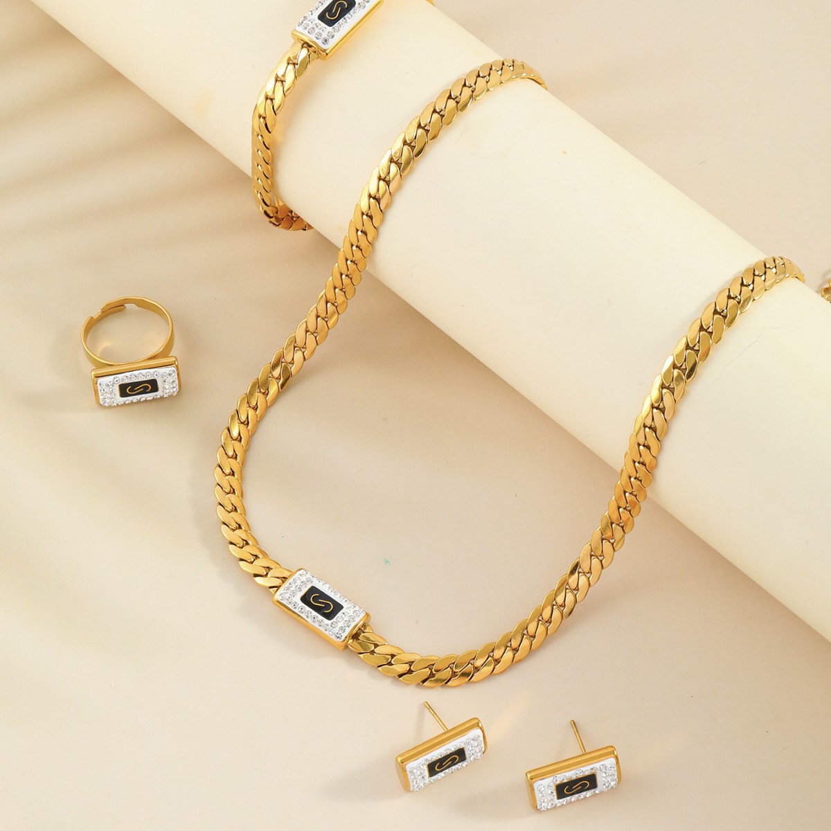 High-end cross-border e-commerce hot-selling vacuum electroplated stainless steel four-piece set, fashionable daily wholesale