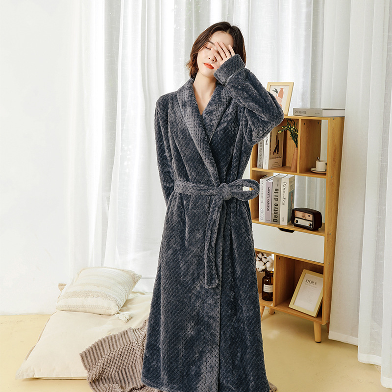 Picture of Inner Model Nightgown for Women in Autumn and Winter for Couples, Extra Long and Velvet Thickeneded Double-Sided Velvet Coral Velvet Bathrobe for Men with Extra Fat