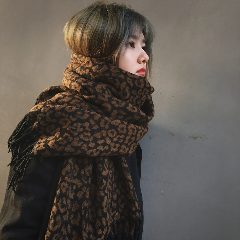Fashionable and Eye-Catching Leopard Print Wool Scarf for Women in Winter Thickeneded Warm Shawl Dual-Purpose Cashmere Scarf Autumn Versatile