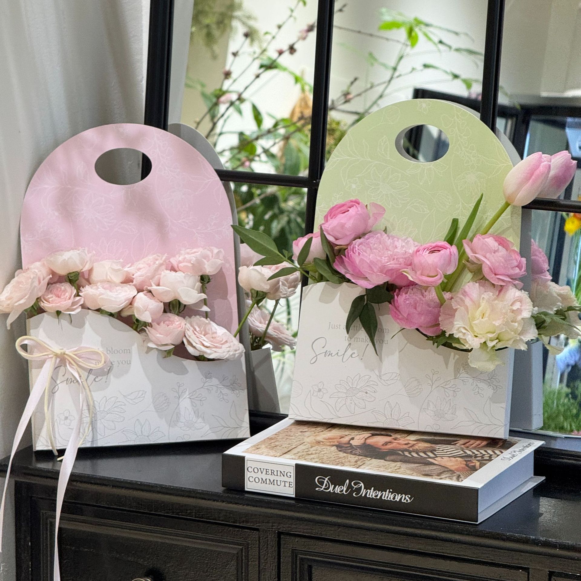 Flower bag bouquet packaging box floral packaging material flower arrangement bag teacher's day portable flower basket flower gift box
