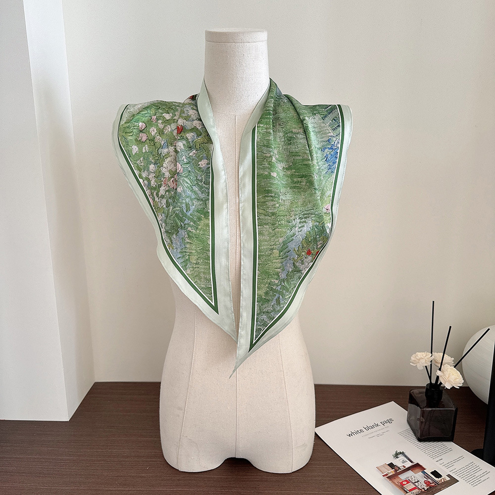 Spring and Summer New Style Printed Triangle Scarf Women High Quality Office OL Commuter Neck Protection Scarf Fashion Silk Scarf