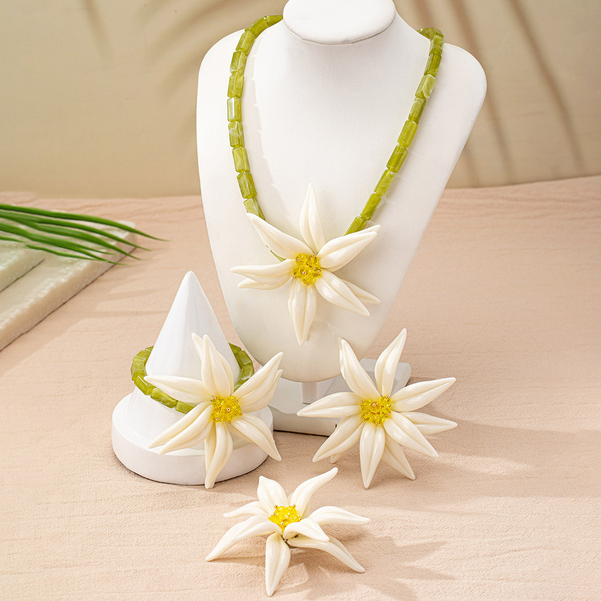 Picture of Summer New Style Small Fresh Lily Flower Earrings Bracelet Necklace Set Women's Super Fairy Holiday Style Beaded Clavicle Chain