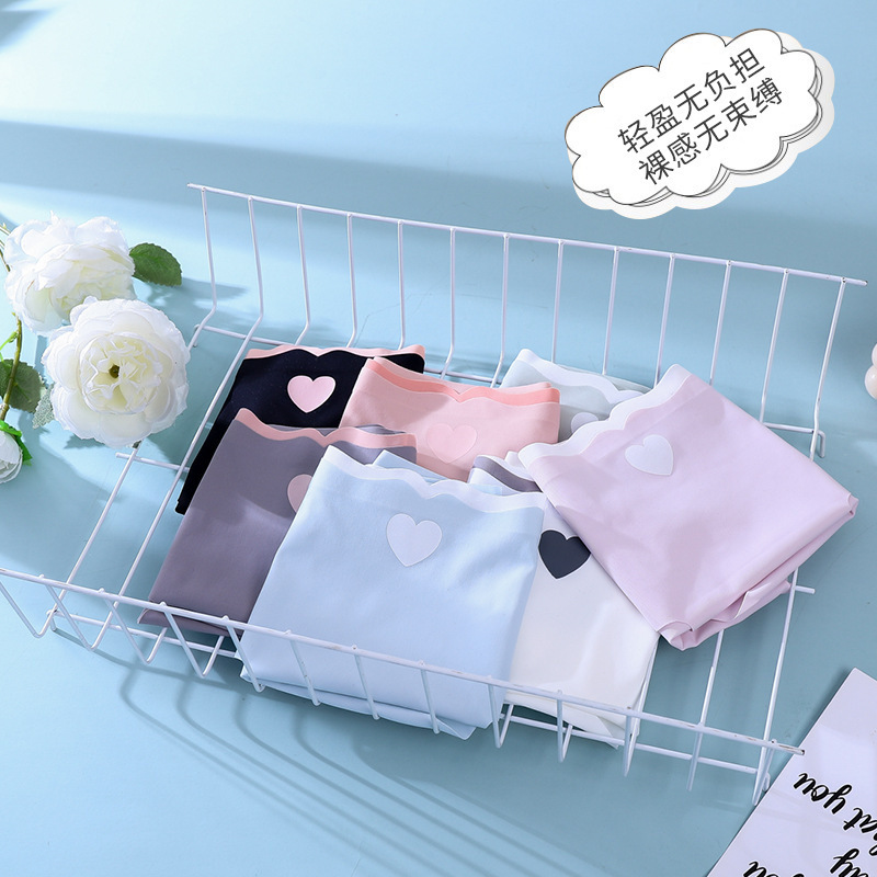 Ice Silk Traceless Underwear Women's Wavy Edge Love Pattern Moisture Absorption Cotton Graphene Crotch Women's Underwear