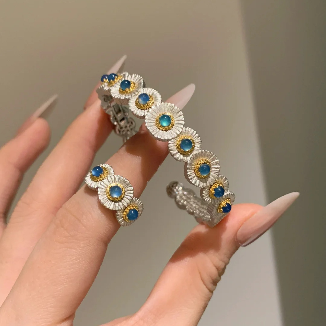 Italian Buchi Style Palace Blue Chalcedony Daisy Bracelet Personalized Fashion High-end Flower Ring Bracelet for Women