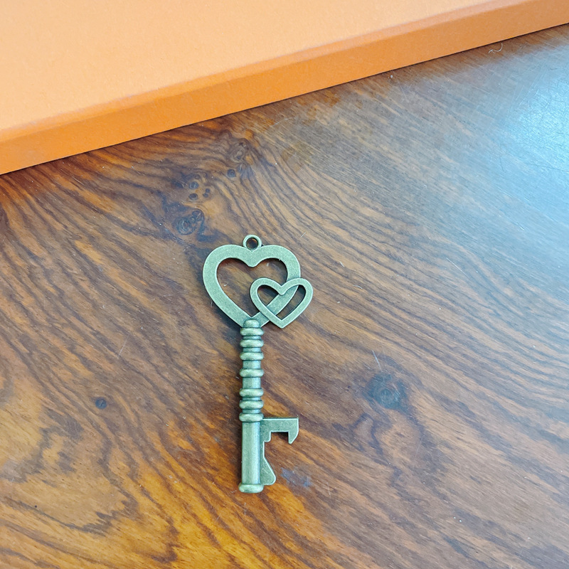 Picture of Factory Peach Retro Key Pendant European and American Creative Beer Bottle Opener Keychain Advertising Wedding Gift