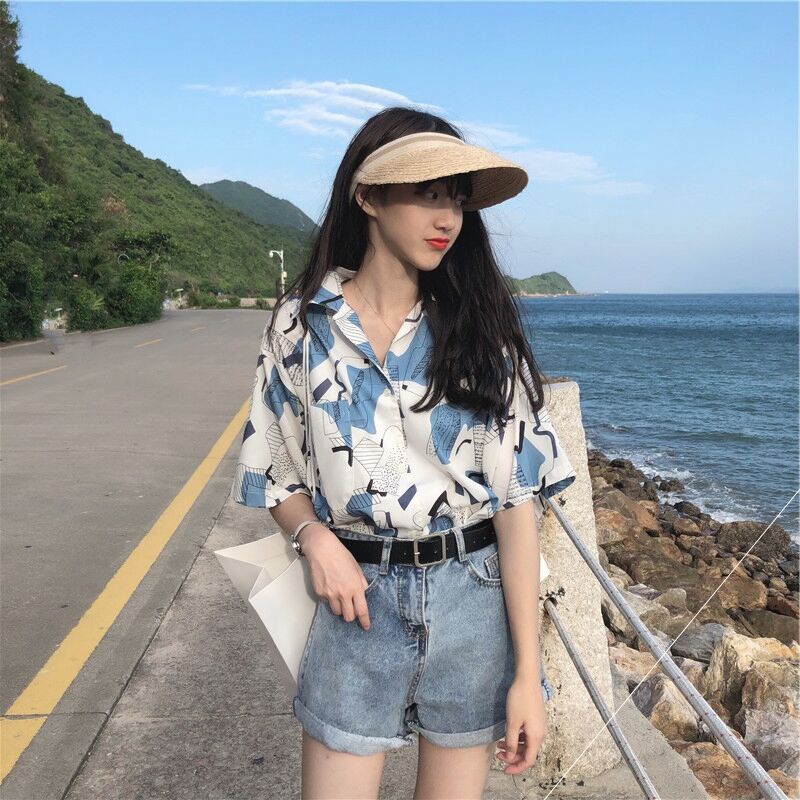 Hong Kong Style Retro Printed Short-Sleeved Shirt for Women 2022 Spring and Summer New Style Small Fresh Chiffon Loose Student V Neck Top