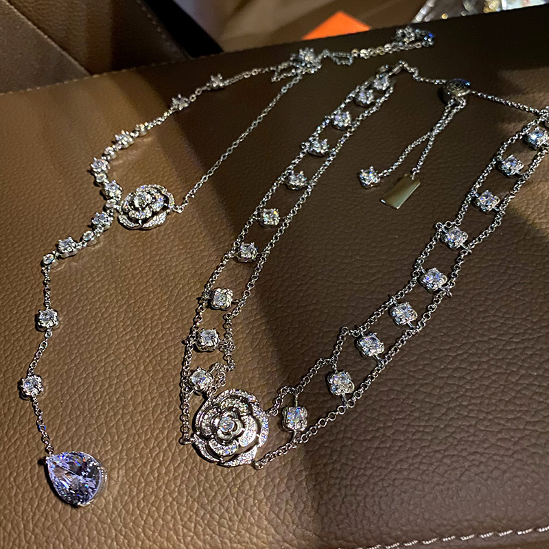 French retro Camellia necklace Women's Light luxury zircon niche design clavicle chain choker collar Rose