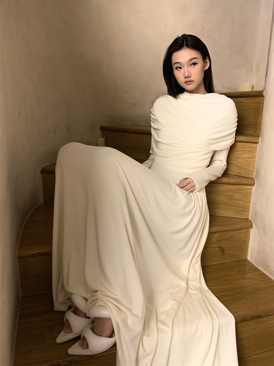 Knitted dress women's design sense niche pleated low waist long sleeve slim slimming long skirt 2024 spring clothes
