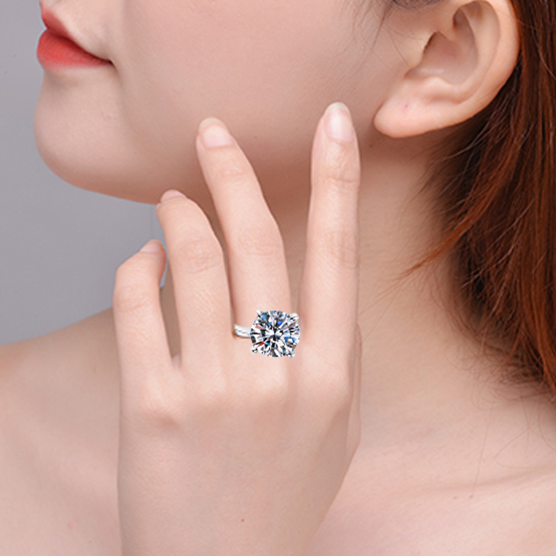 Picture of SOURCE manufacturer closed-mouth classic four-claw moissanite diamond ring S925 sterling silver diamond micro-inlaid European and American ring