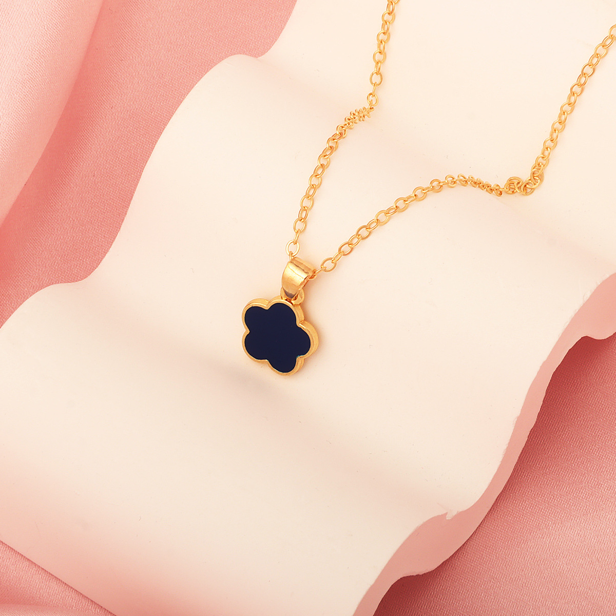 Picture of 2025 New Cross-Border Personalized Five-Leaf Clover Simple and Versatile Plum Blossom Necklace Bracelet Jewelry Set Manufacturer Wholesale