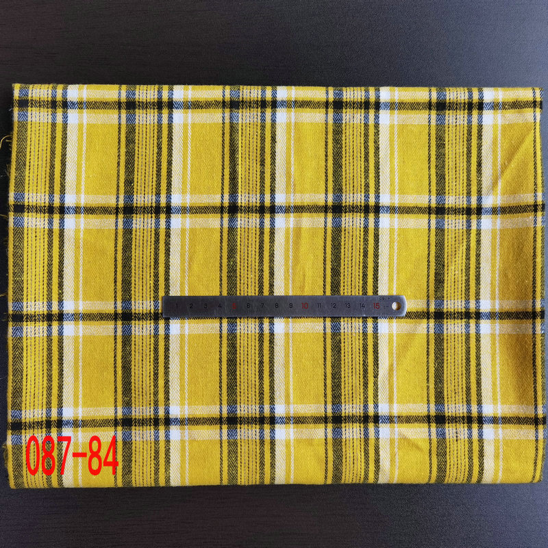 Picture of in stock brushed plaid fabric spring and summer women's shirt cloth 21 polyester cotton woven flannel plaid lining
