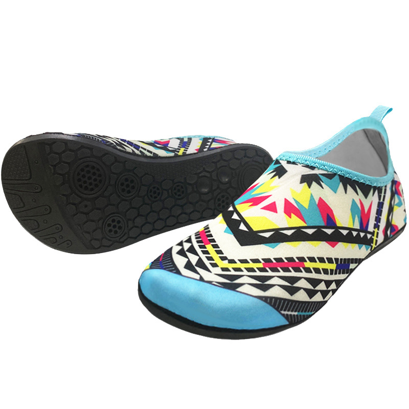 Picture of Snorkeling Quick-drying Swimming Skin-sticking Shoes for Boys and Girls Anti-slip Anti-cutting Wading Shoes Diving Outdoor Beach Socks Shoes