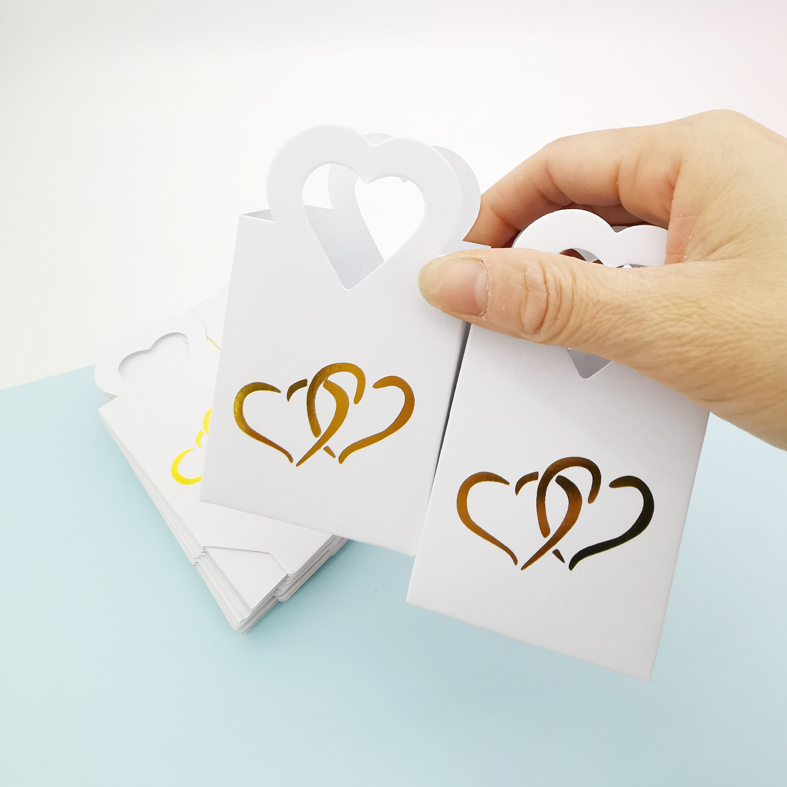 Picture of Mini Gift Box Handbag Small Pearlescent Paper Wedding Candy Box Hot Silver Love Gift Packaging Hand Carry Heart
