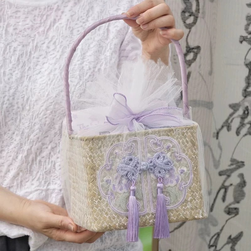 2024 New Vintage Chinese Knot Cyber Popular Straw Hand Basket Chinese Style One Year Birthday Wedding Gift Box