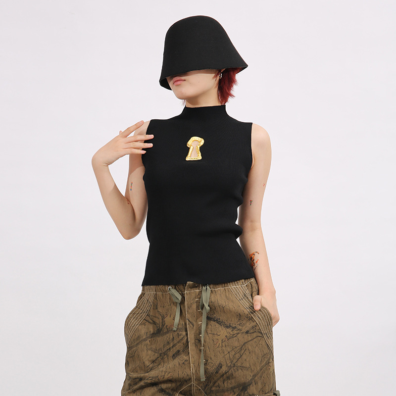 Picture of European and American Style Tops 2025 Summer New Style Simple Metal Decoration Slim Slim Sleeveless Design T-Shirt for Women