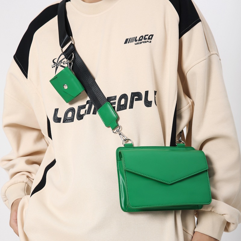 Stereotypes with small bag wide shoulder strap box bag 2024 for men and women neutral daily commuter mobile phone change shoulder bag