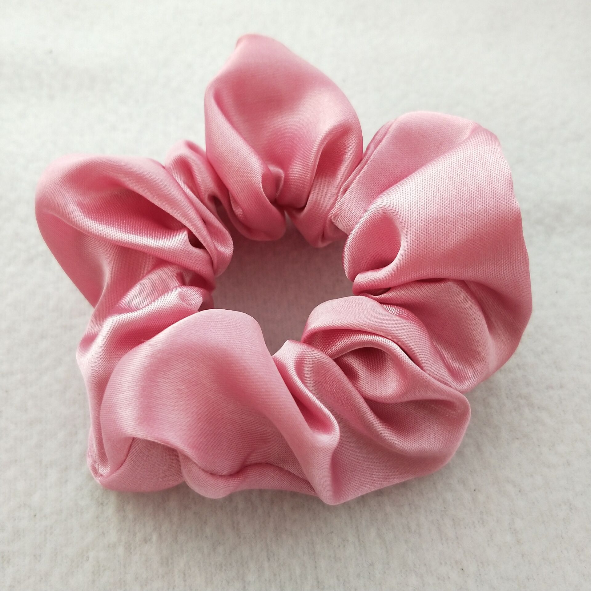 Picture of Cross-Border Amazon Satin Fabric Satin Scrunchie for Women, High-End Bun Hair Tie