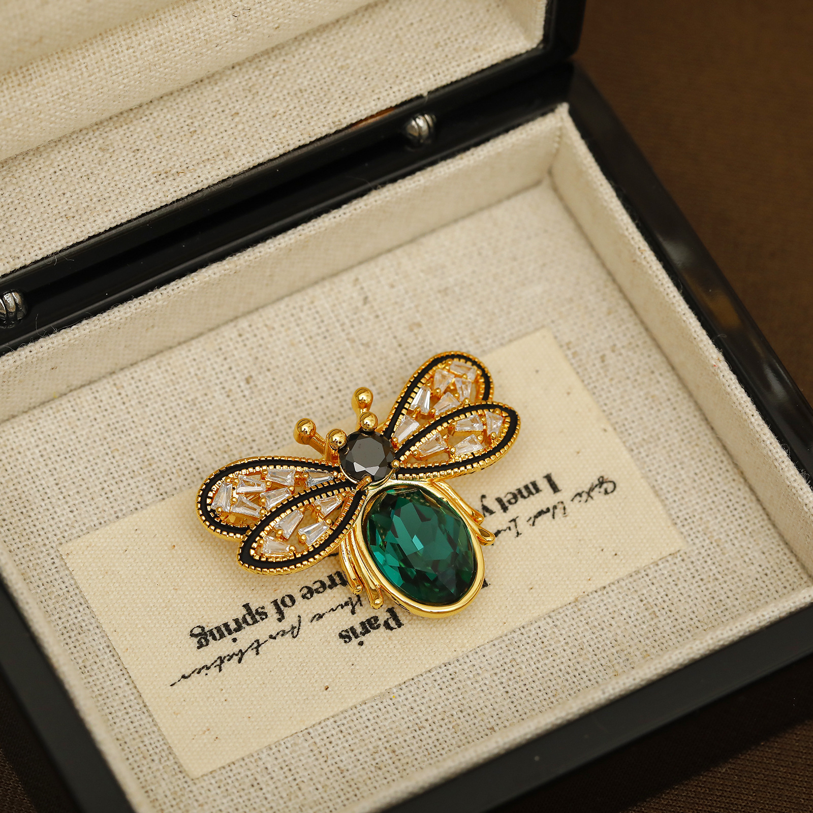 Picture of Emerald Bee Brooch High-end Wedding Accessories Niche Fashion Retro Pin Anti-light Women's Copper Gold Plated