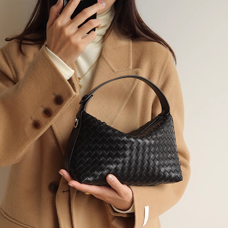 2025 New Niche Fashion Rhomboid Handheld Dumpling Bag Shoulder Crossbody Bag Genuine Leather Women's Bag Sheepskin Woven Bag