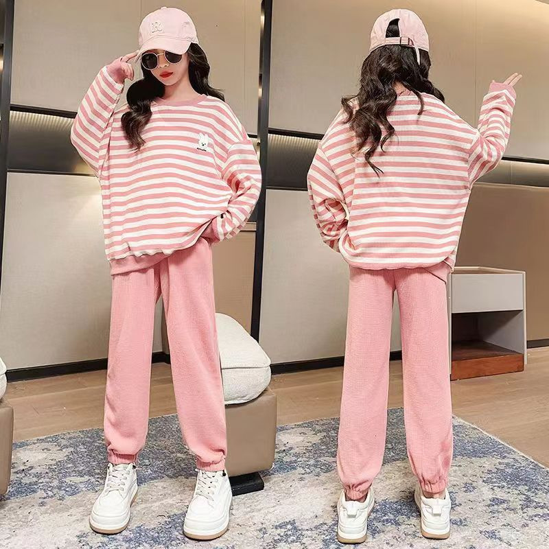 Picture of Girls' Korean-style Autumn Wear Sports suit for Big Kids Spring and Autumn New Stylish Striped Sweater Fashionable Trousers Two-piece Set