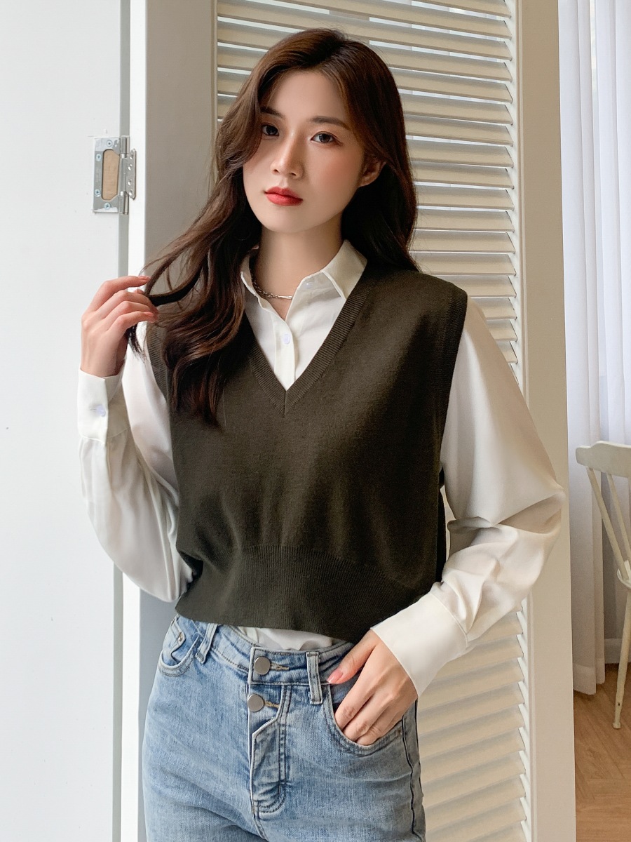 Picture of Spring and Autumn New Knitted Vest Women's Outer Matching Internet Popular Sleeveless Pullover Western Style Vest Short Brown Top