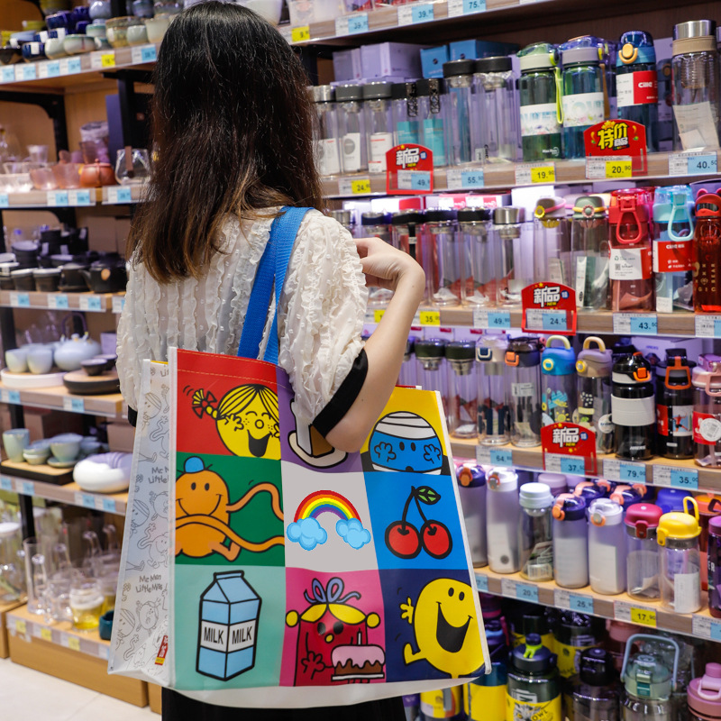 In-Stock Non-Woven Gift Bags with Printed Lamination, Customizable Thickened Eco-Friendly Tote Shopping Bags for Clothing Stores