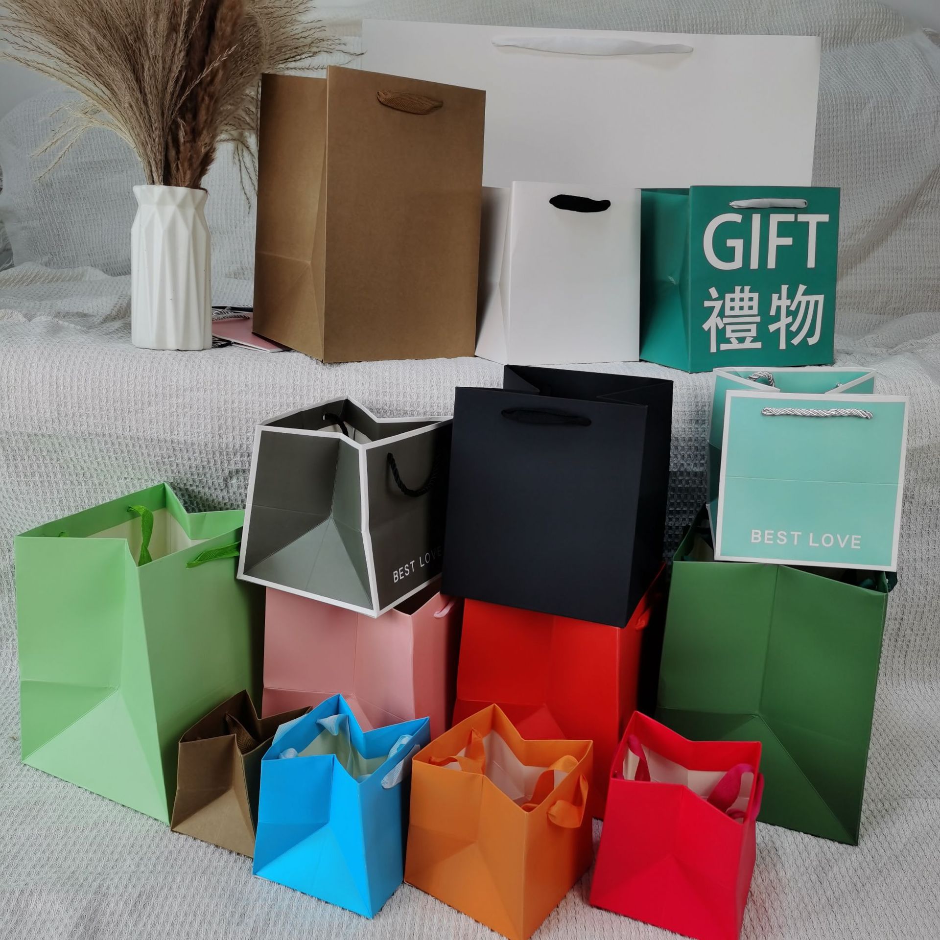 Red Handbag Packaging Bag Paper Bag Cosmetic Shopping Bag Kraft Paper Bag Gift Bag Paper Bag Handbag