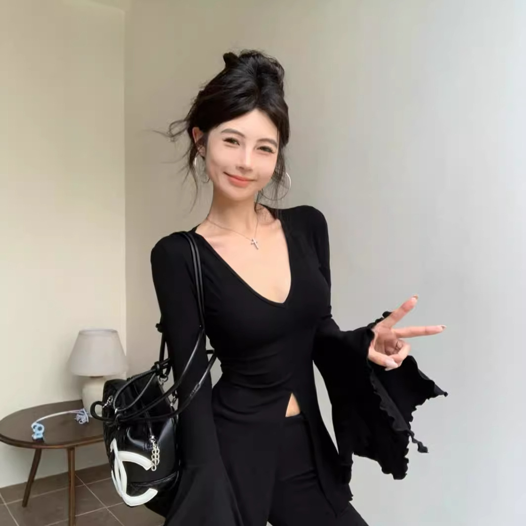 American Spice Girls V-neck Horn Sleeve T-shirt Women's Autumn Slim-fit Slimming Design Sense Split Black Long-sleeved All-match Top