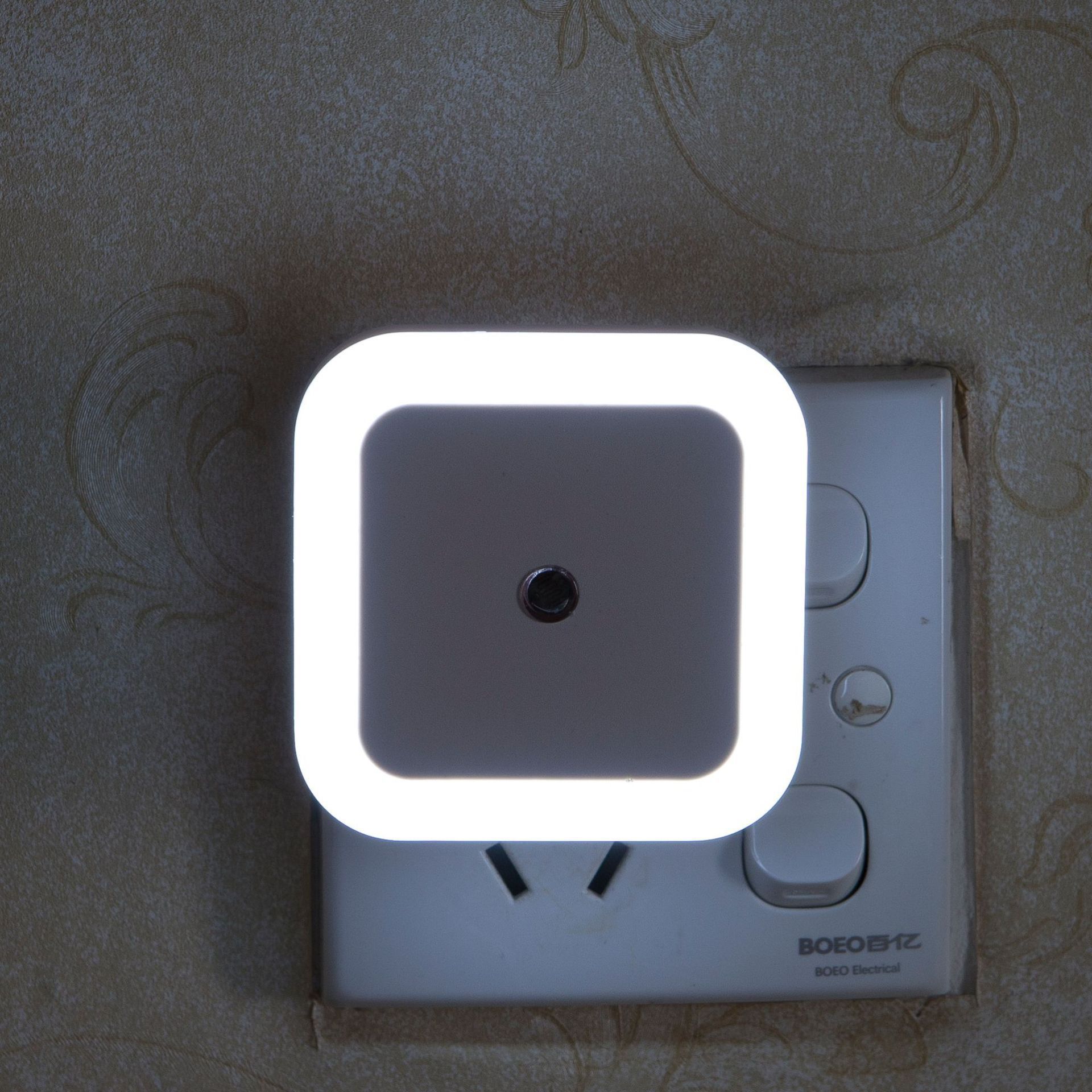 Foreign Trade Light Control Sensor Led Night Light Energy-Saving Automatic Home Bedroom Plug-In Bedside Baby Feeding Night Light