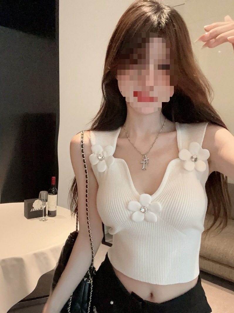 Fashionable Sexy Scheming Curved Collar Flower Knitted Vest French Sexy Off-shoulder Slim Design Suspender Top