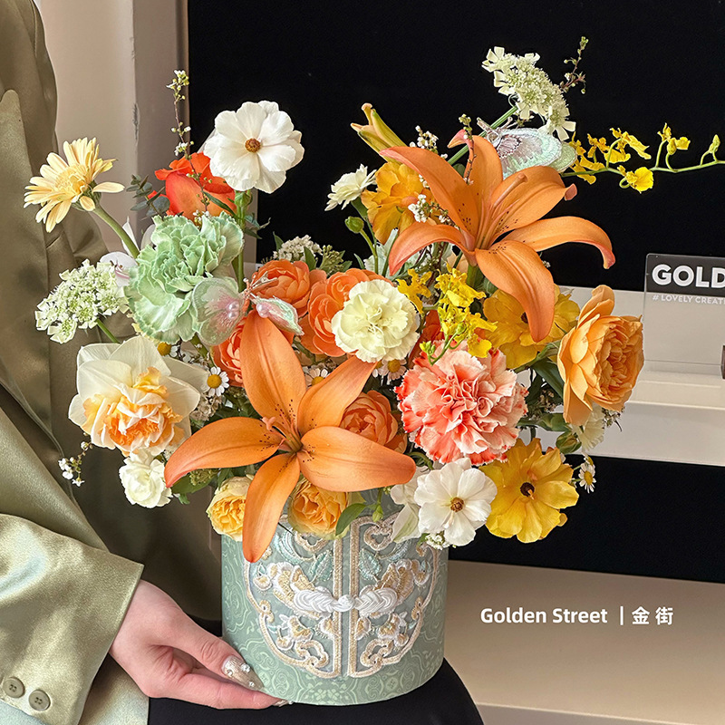 Embroidered Cloud Shoulder Flower Arrangement Bucket Flower Hug Bucket Flower Shop Materials Supplies Wholesale Valentine's Day New Chinese Bouquet Bucket