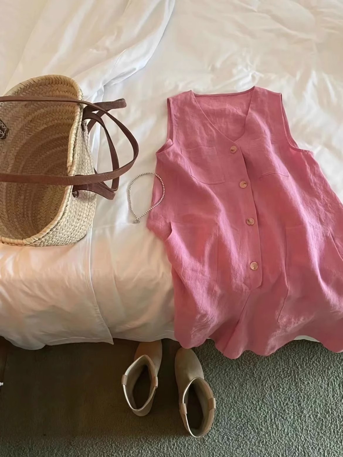 Picture of 2025 Niche Summer New V Neck Pure Color Button Sleeveless Loose Casual Jumpsuit Shorts Women's Thin Trendy Ins Shorts