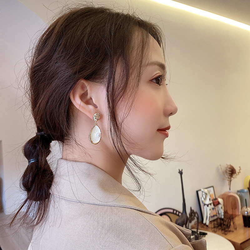 Picture of 925 Silver Needle French Elegant Glaze Asymmetric Pearl Earrings Simple Temperament Baroque Retro Hong Kong Style B531