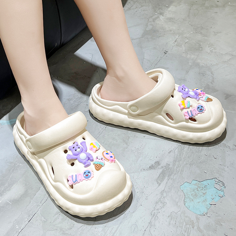 Picture of New Croc Shoes Women's 2025 Summer Outerwear Thick-Soled Internet Celebrity Beach Shit-Feeling Baotou Half Sandals Women's Summer