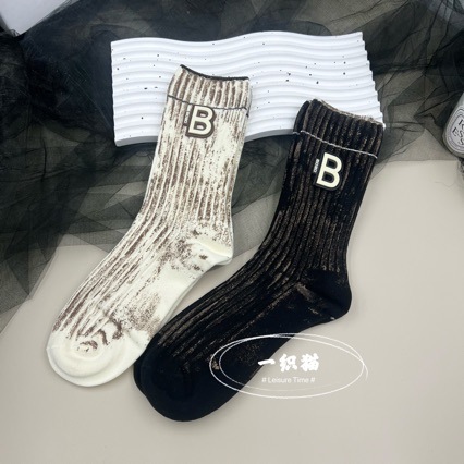 Autumn and winter New European socks women's personalized graffiti inkjet B letter mid-calf length socks fashion jewelry socks online Red fashion socks