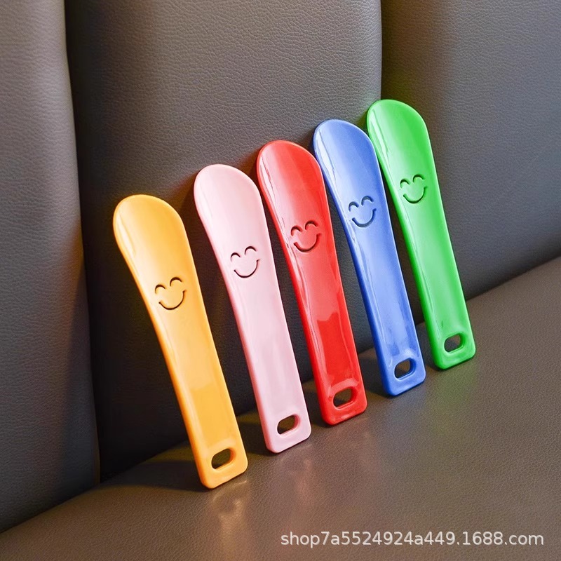 Shoehorn Smiley Face Shoe Lifter Shoe Wearing Tool Mini Portable Shoe Slider Home Smiling Face Pregnant Women and the Elderly Children's Shoes