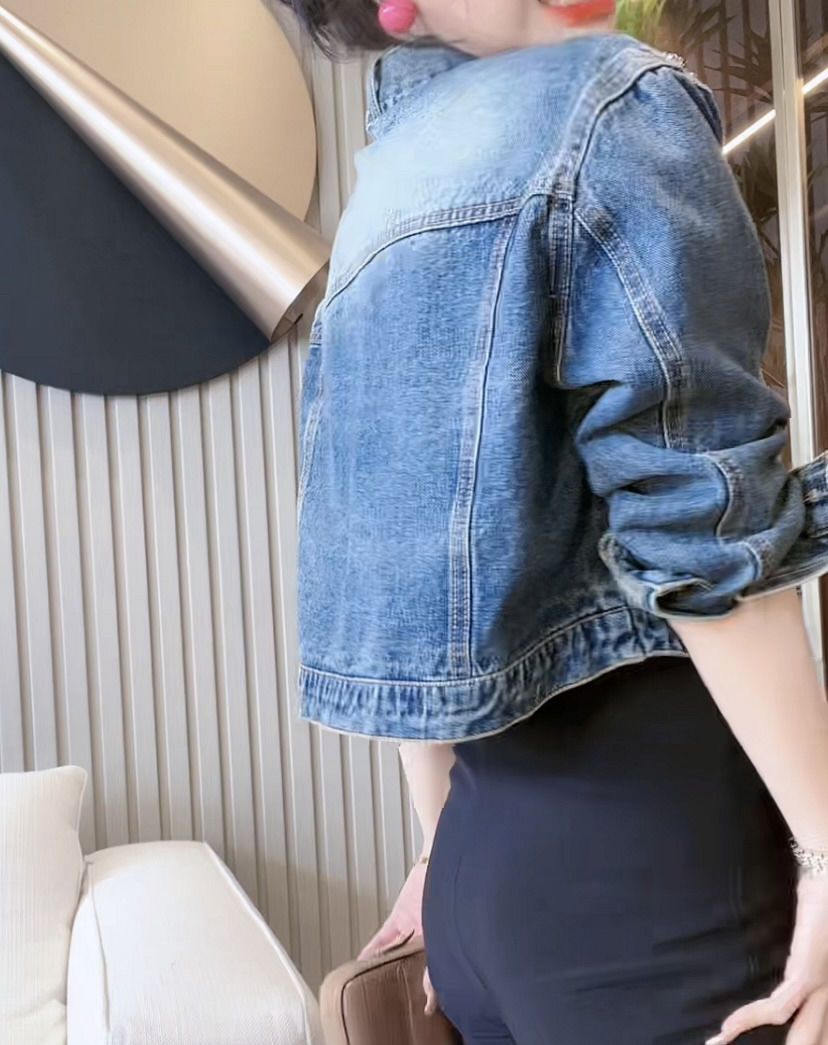 Picture of 2025 Short European Style Diamond-Encrusted Early Autumn Women's New Denim Short Outwear for Women in Spring & Fall, High-End, Super Good-Looking and Unique