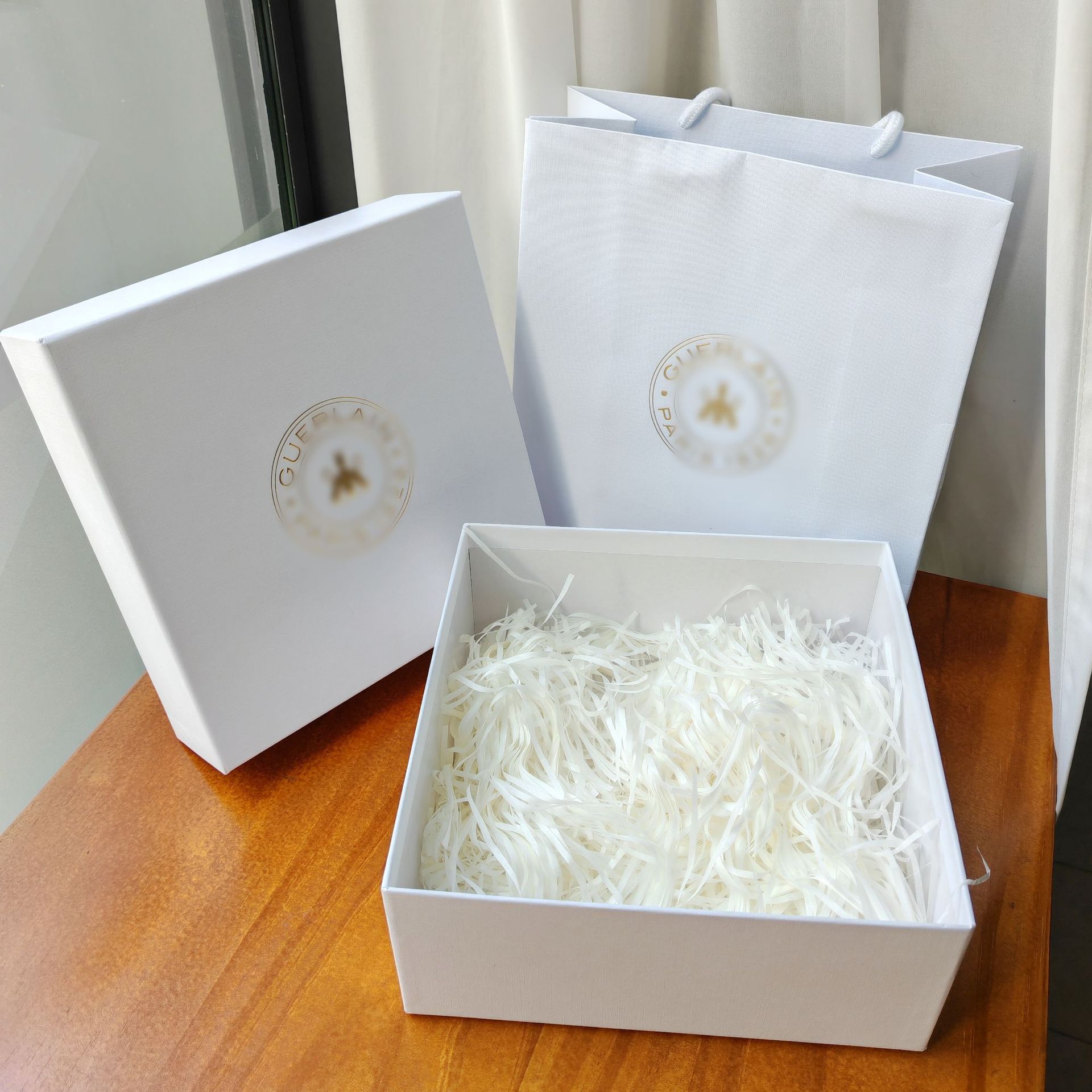 Jiao column gift box three-piece skin care suit gift box white packaging box tote bag gift box