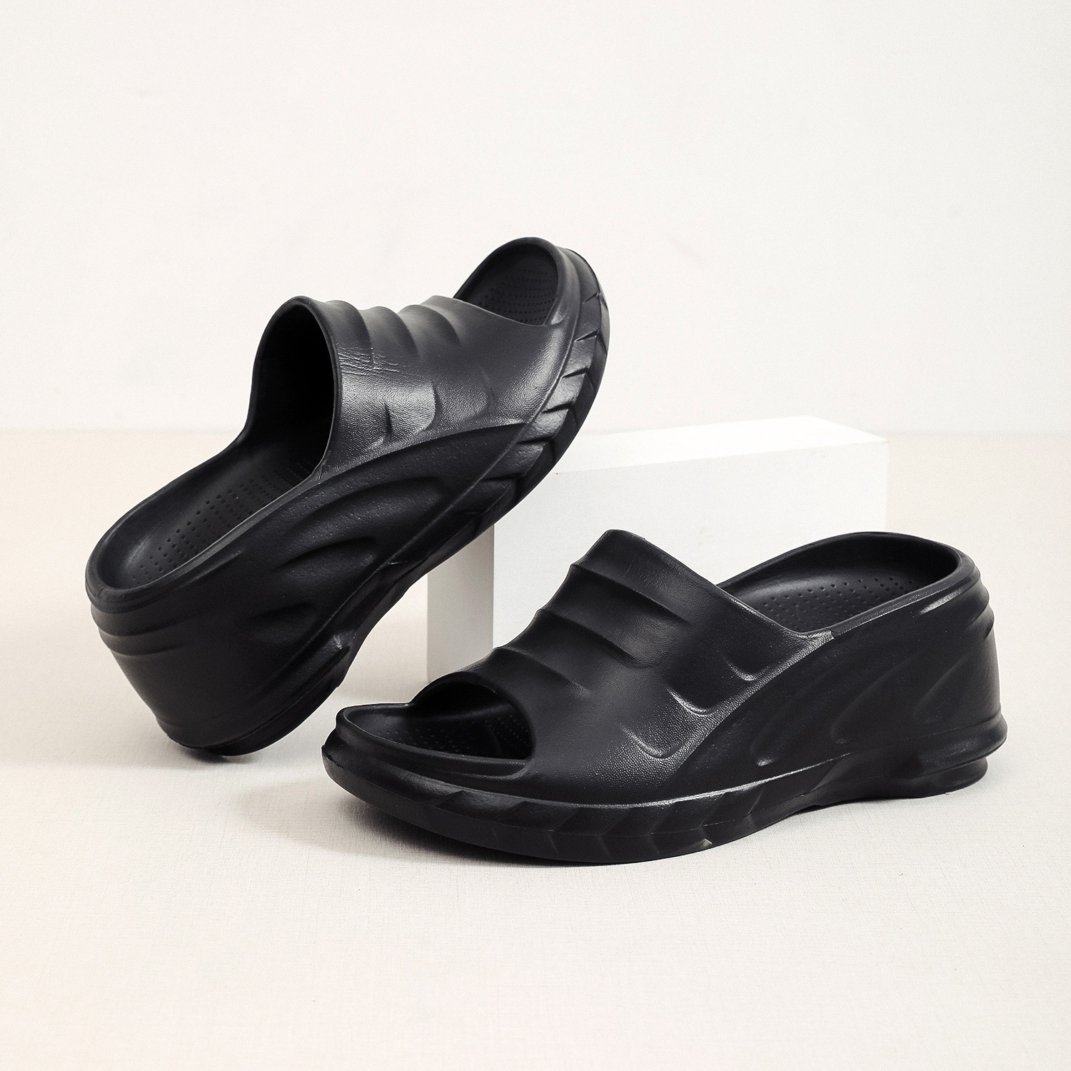 Picture of Cross-Border Thick-Soled High-Heeled Slippers for Women's Summer Outer Wear, Fashionable and Versatile Sandals, Cross-Border Beach Anti-Odor and Anti-Slip Sandals