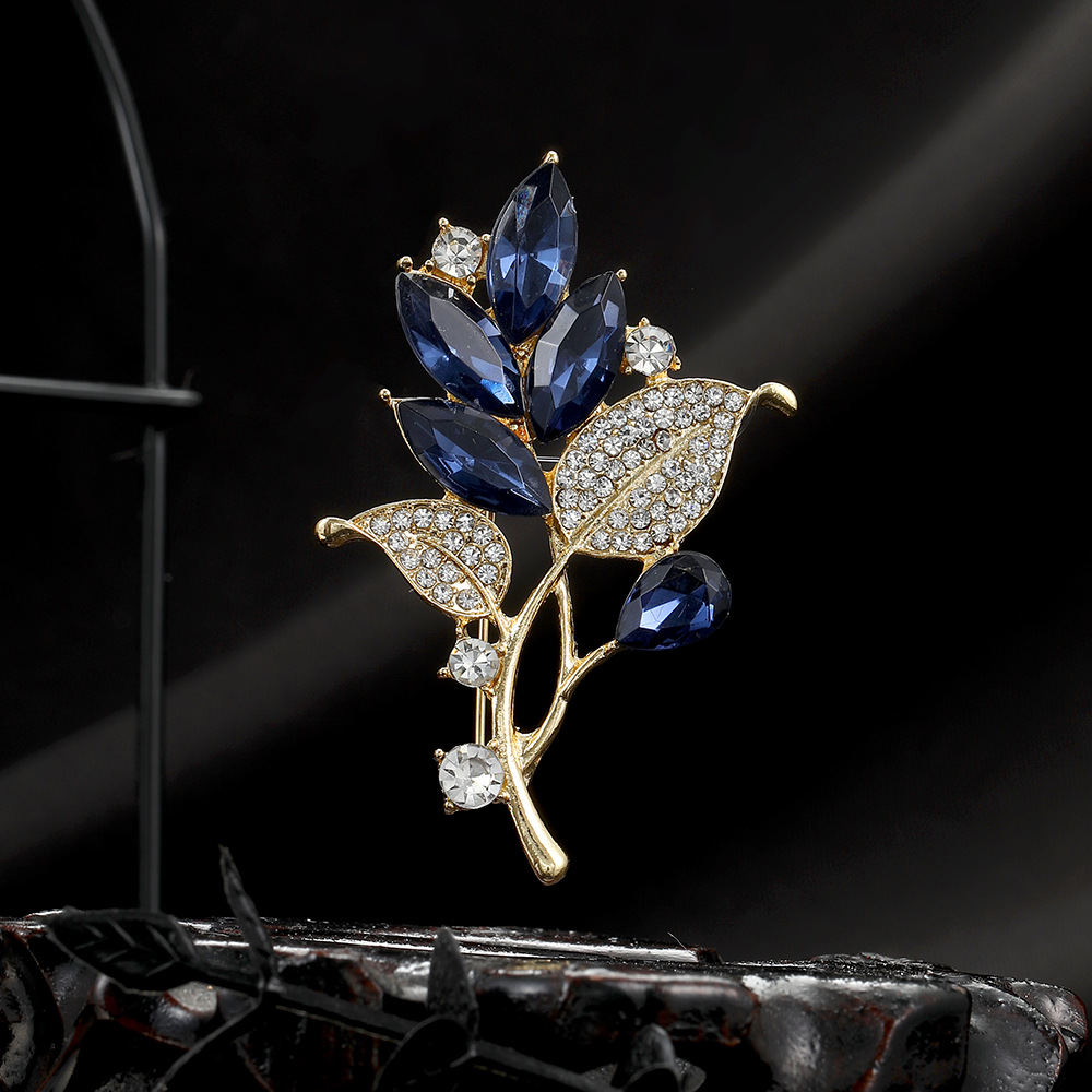 Picture of Cross-border European and American Blue Crystal Leaves Diamond Elegant Brooch Light Luxury Niche Design Suit Cheongsam Corsage Women