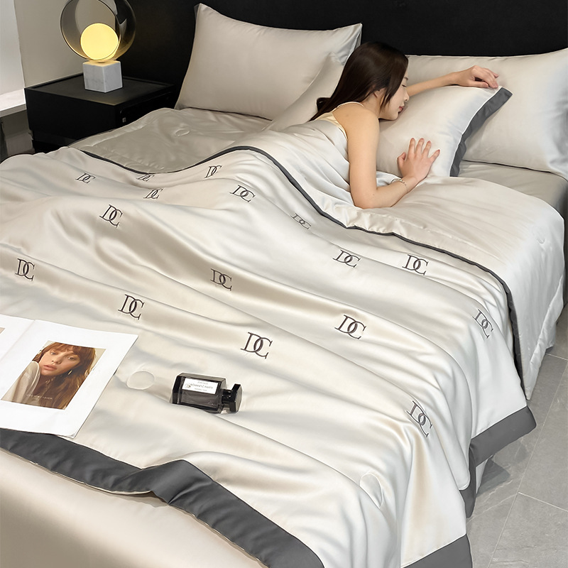 Picture of Summer Ins Washable Ice Silk Summer Quilt Four-piece Set Machine Washable Air-conditioning Quilt Summer Cool Quilt Single Double Thin Quilt Core