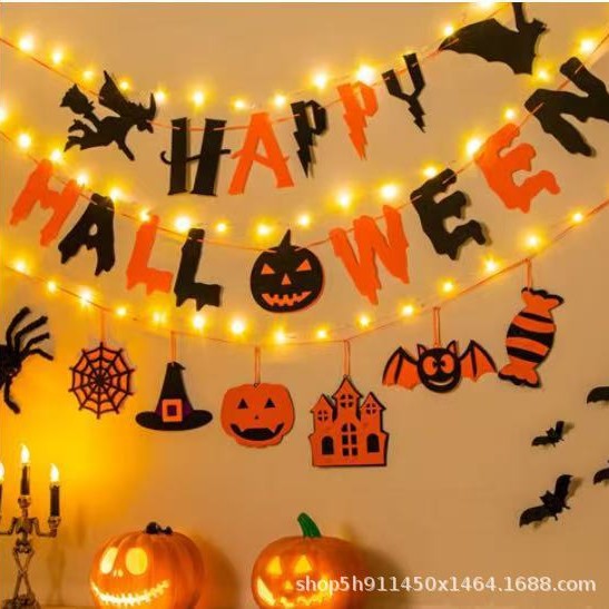 Halloween decorations, flag-pulling decorations, decorative charms, pumpkin atmosphere, shops, bars, party scenes, decoration props