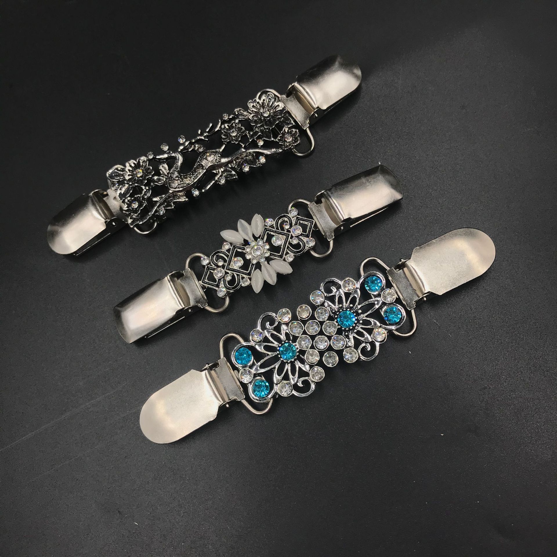 Picture of Amazon 3-piece sweater shawl clip vintage sika deer cardigan collar clip duckbill clip dress shirt brooch clip