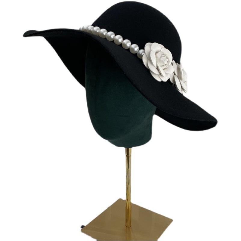 2024 New Bridal Hat French Black Big Brim Hat Elegant Retro Hepburn Style British Pearl Big Brim Hat