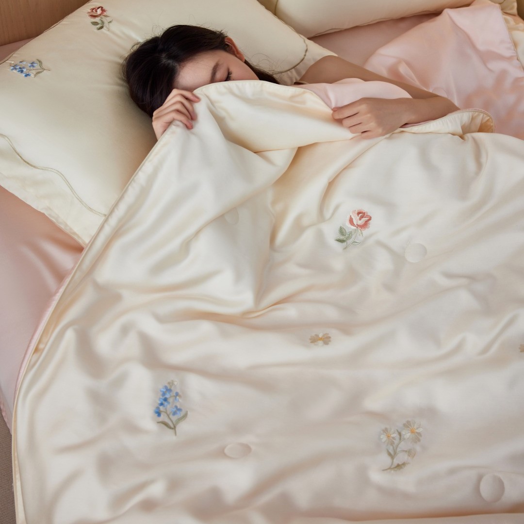 Picture of Class a Floral Embroidered Tencel Summer Quilt Four-Piece Set, Lightweight and Breathable, Suitable for Young Girls, for Sleeping Naked, Air-Conditioned Summer Cooling Quilt