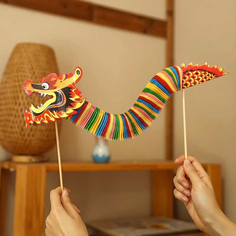 Pick-up game wedding wedding photography props bride bridesmaid hand-held dragon dance colorful dragon shooting groomsman posing paper dragon